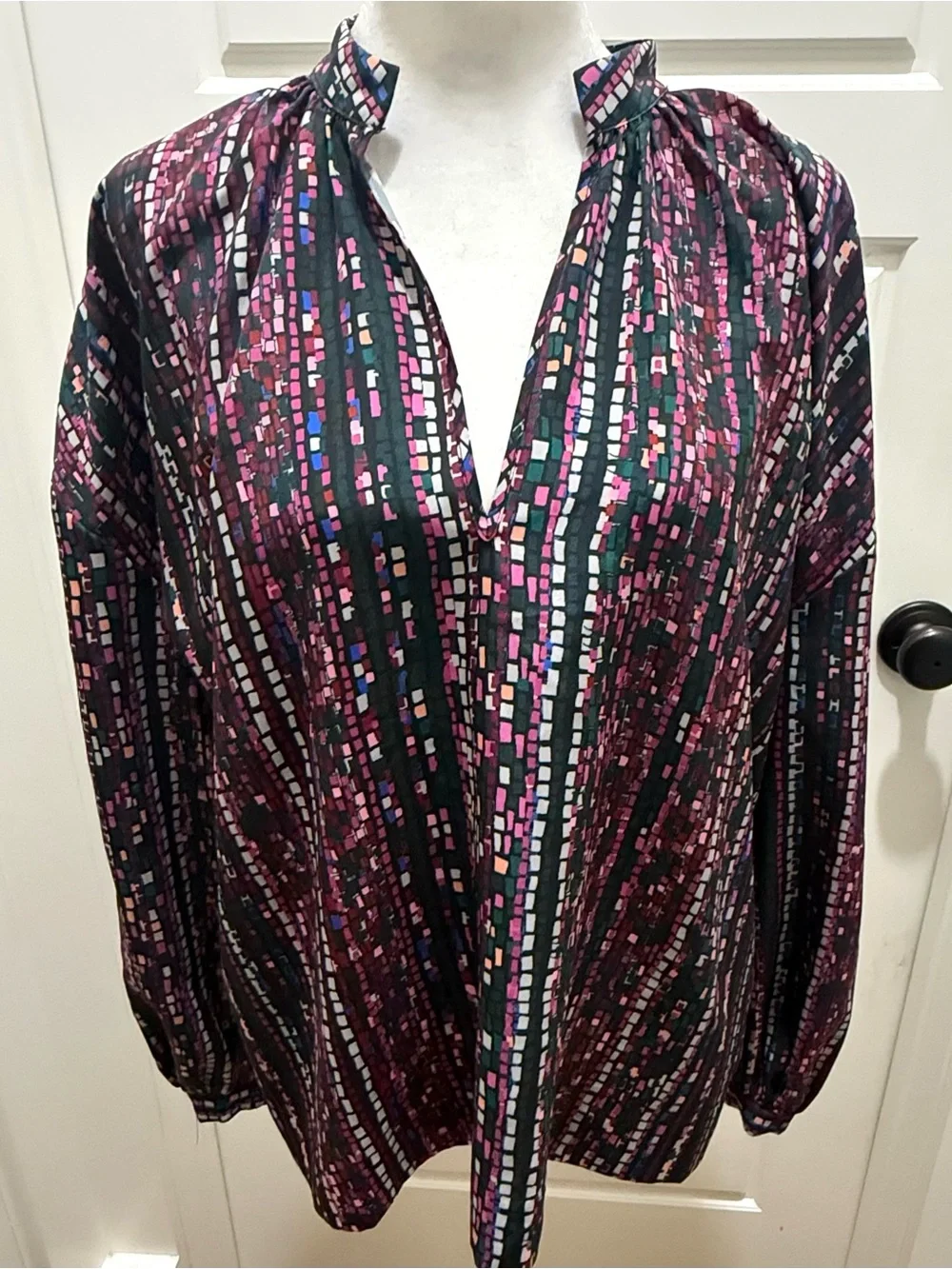 Marie Oliver. Split Neck Balloon Sleeve Blouse. Green Multi Mosaic. Medium.